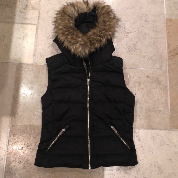 Zara Jackets & Blazers - Zara Trafaluc quilted vest with faux fur trim sz S